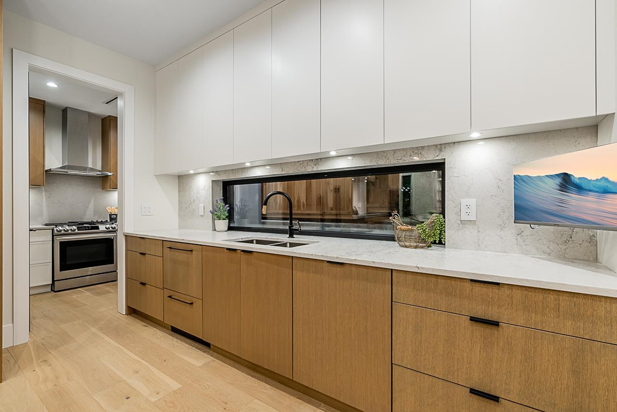 866 E 10th Street, North Vancouver 19