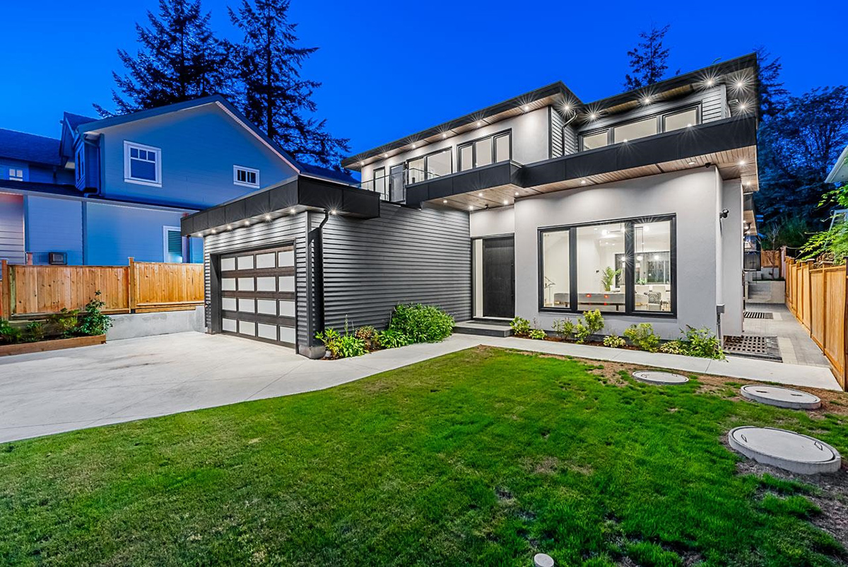 866 E 10th Street, North Vancouver 2