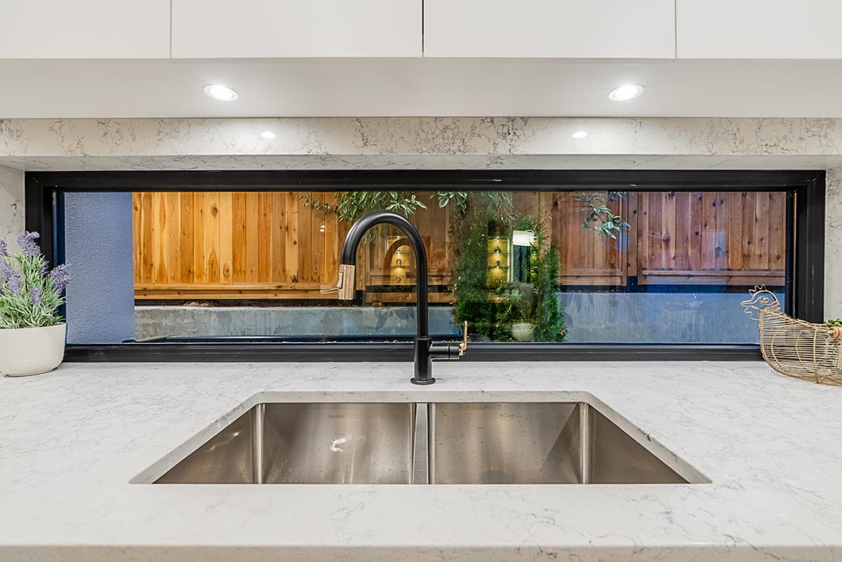 866 E 10th Street, North Vancouver 20