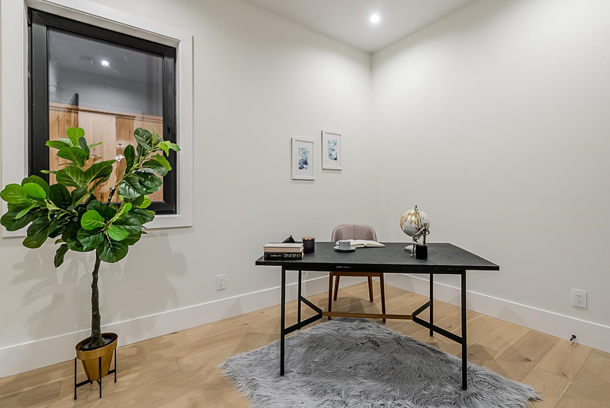 866 E 10th Street, North Vancouver 22