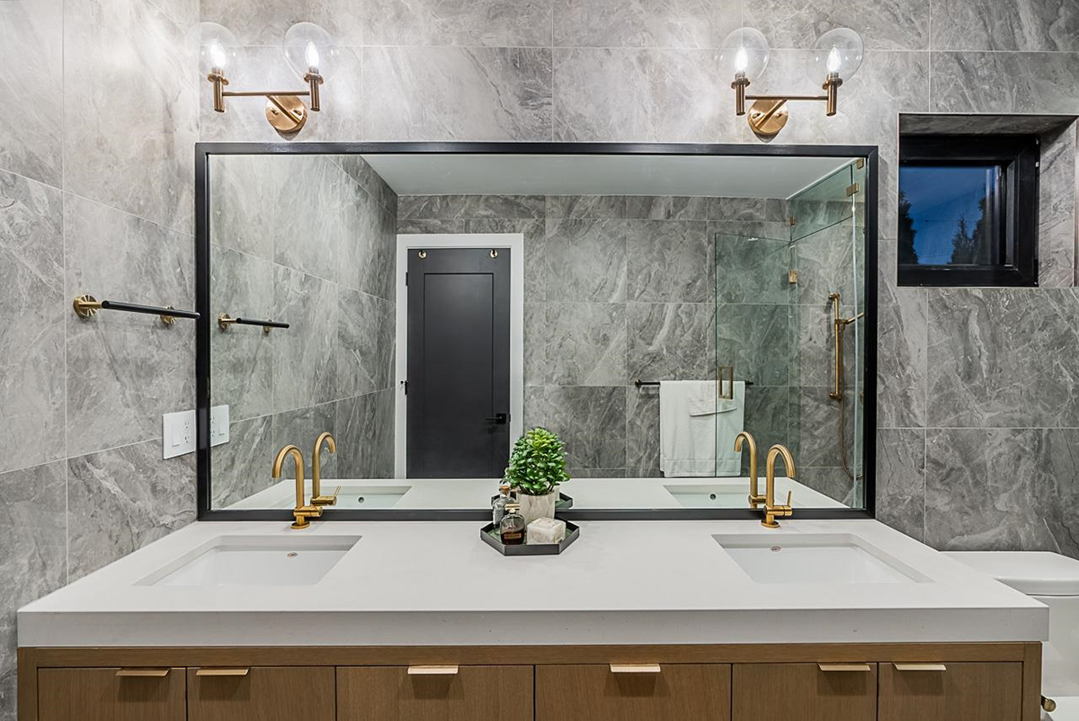 866 E 10th Street, North Vancouver 27