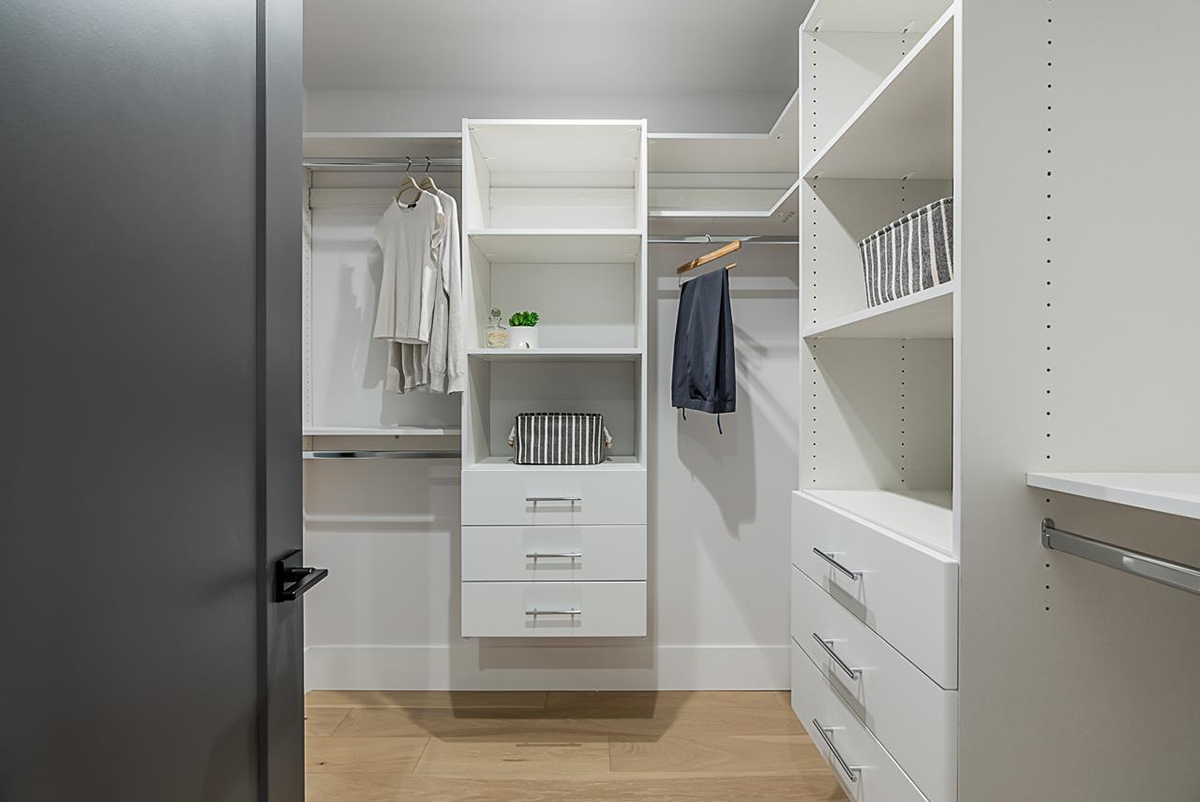 866 E 10th Street, North Vancouver 29