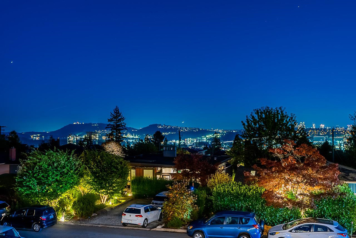866 E 10th Street, North Vancouver 37