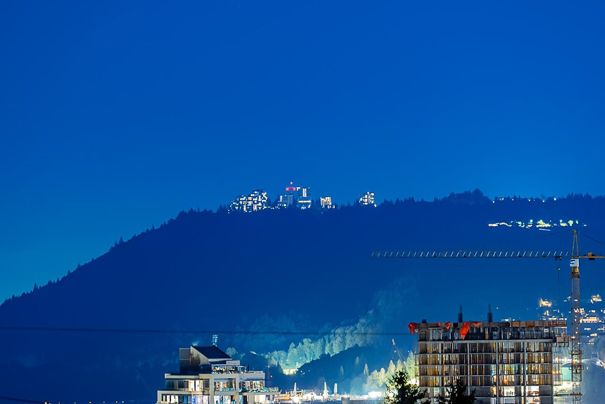 866 E 10th Street, North Vancouver 40