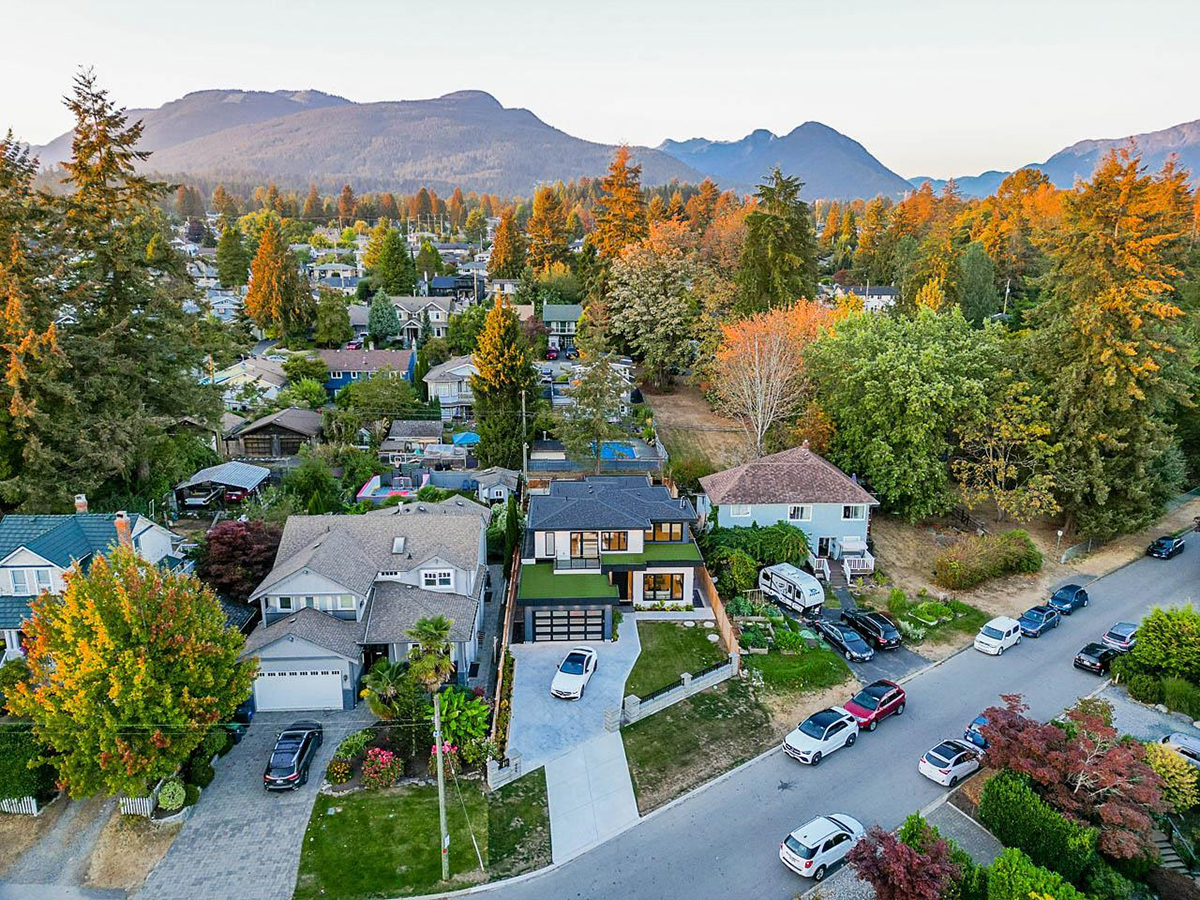 866 E 10th Street, North Vancouver 6