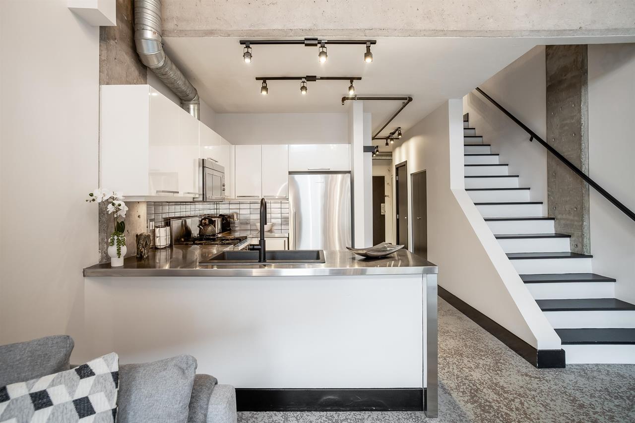 306 27 Alexander Street, Vancouver 25
