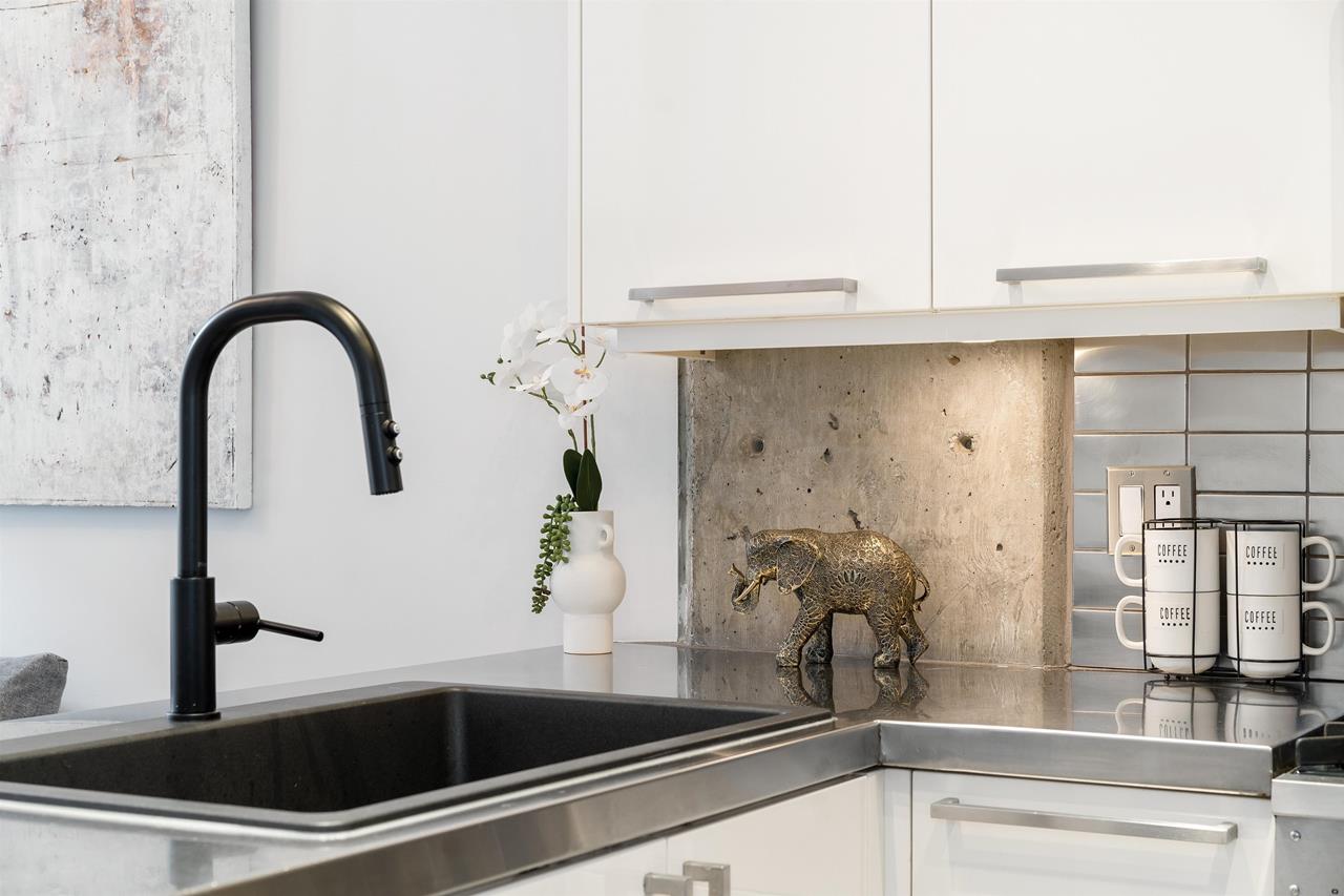 306 27 Alexander Street, Vancouver 22