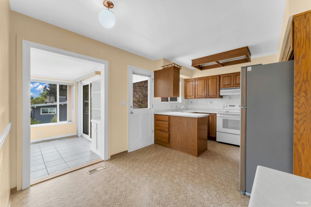665 Foress Drive, Port Moody 13
