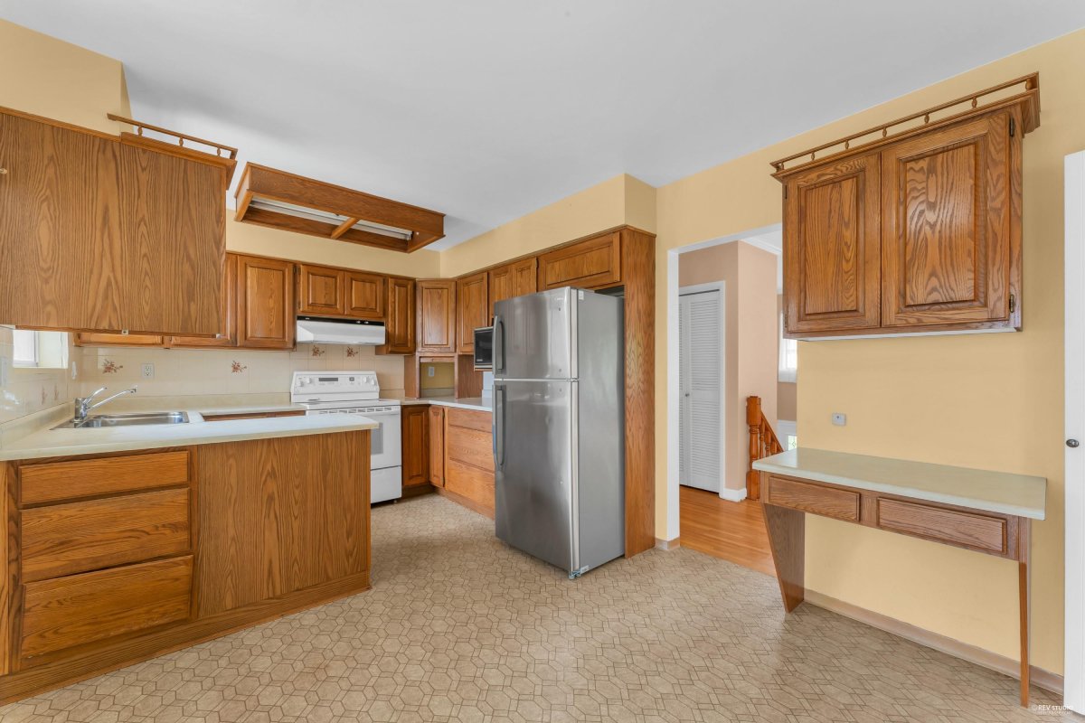 665 Foress Drive, Port Moody 14
