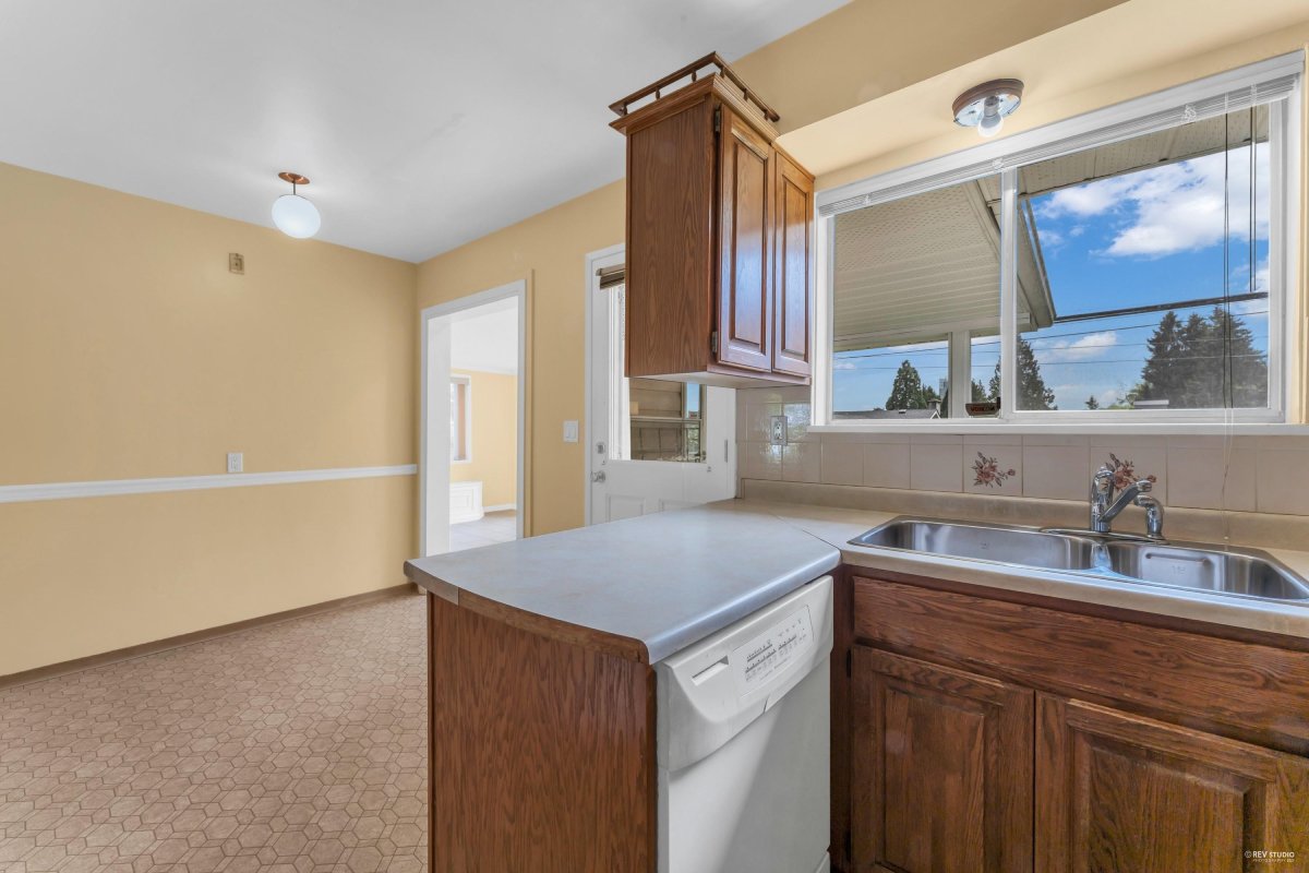 665 Foress Drive, Port Moody 15