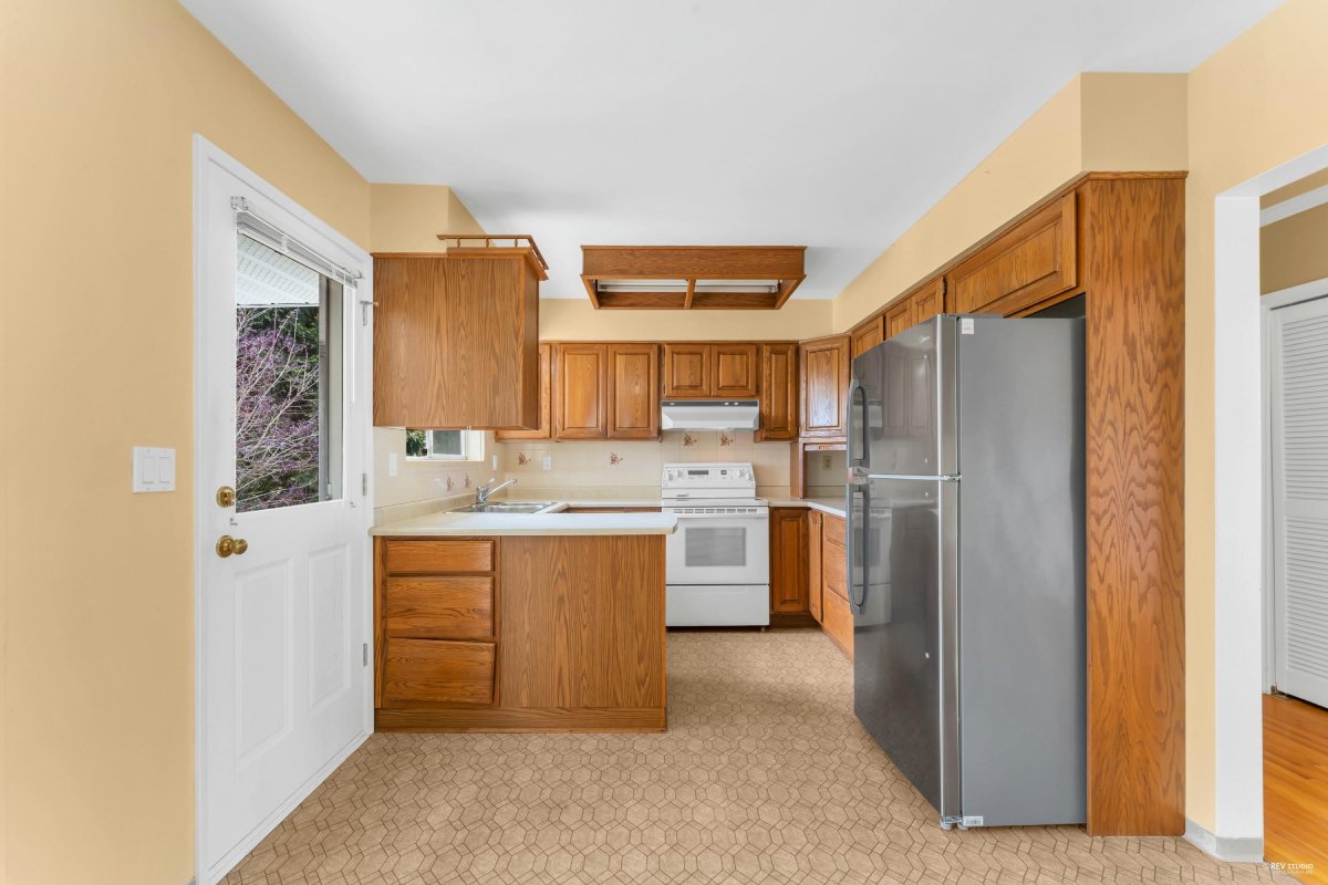 665 Foress Drive, Port Moody 16