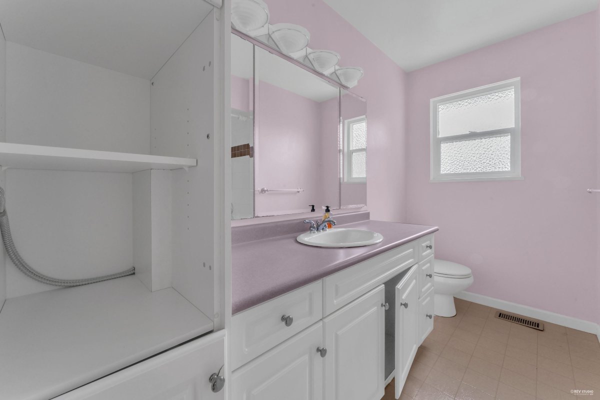 665 Foress Drive, Port Moody 23