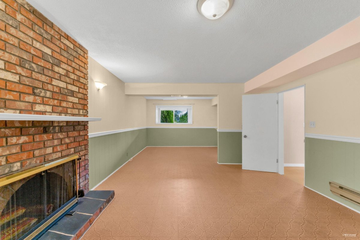 665 Foress Drive, Port Moody 27