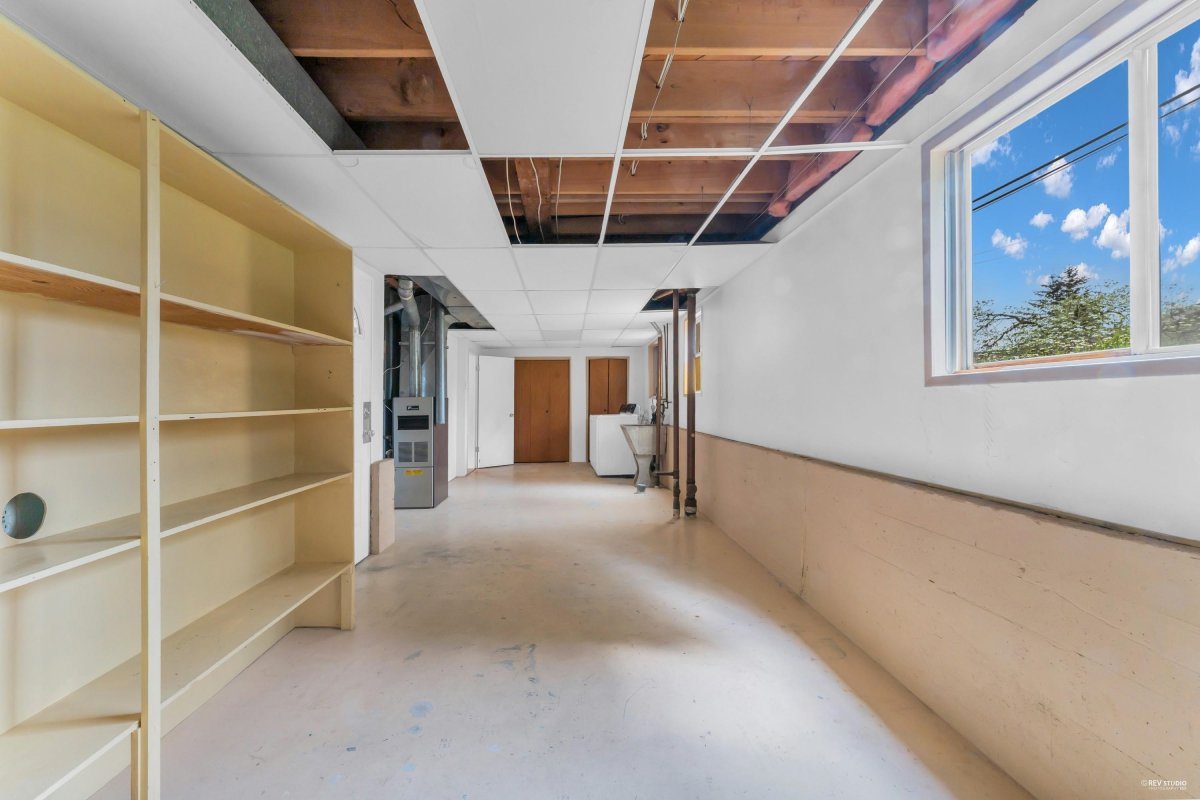 665 Foress Drive, Port Moody 33
