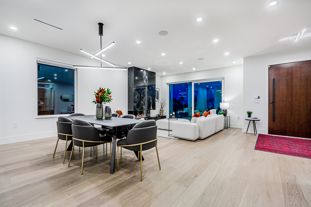 916 Calverhall Street, North Vancouver 3