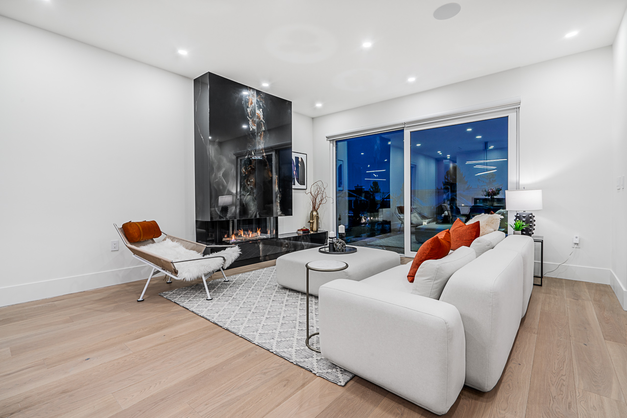 916 Calverhall Street, North Vancouver 4