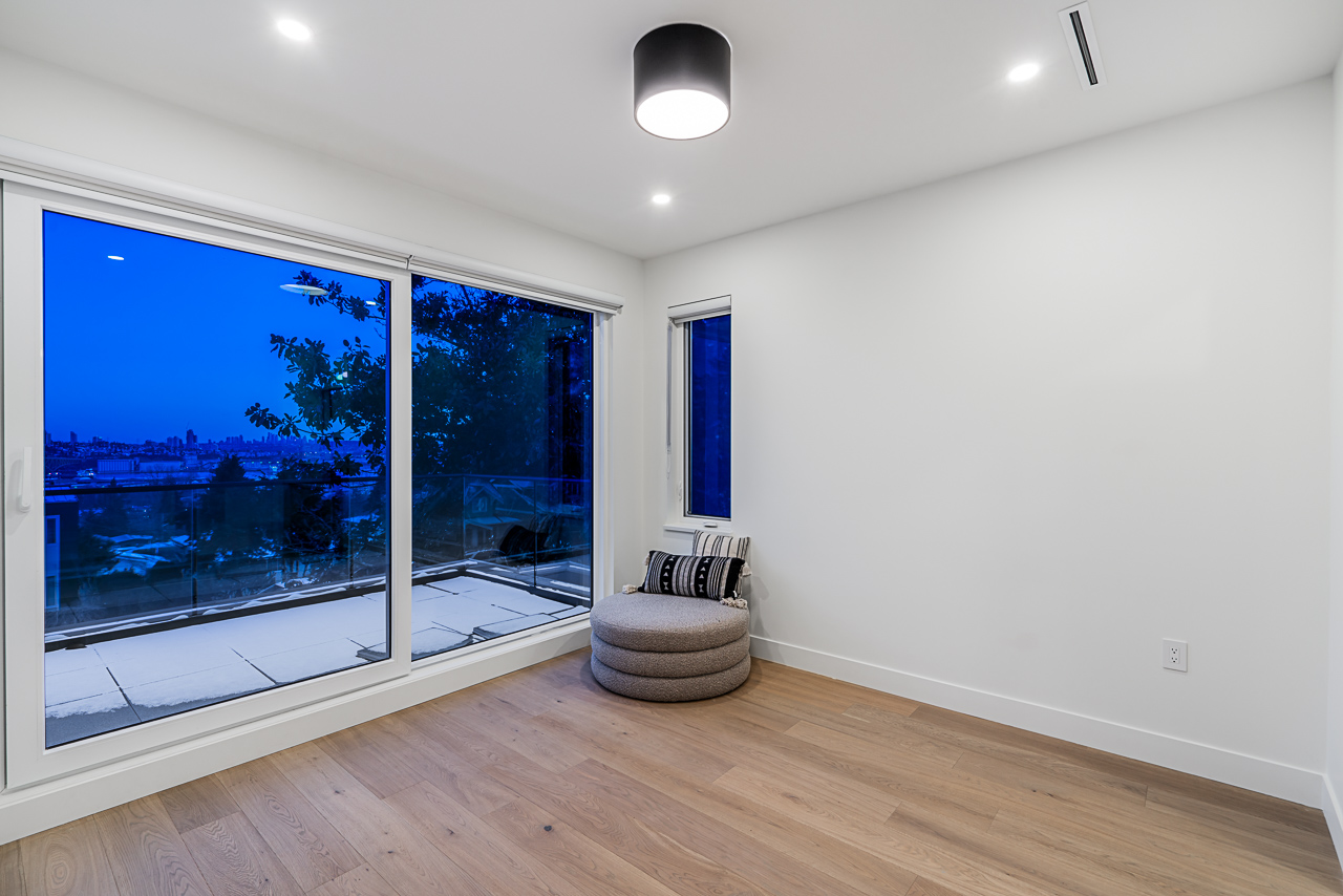 916 Calverhall Street, North Vancouver 27