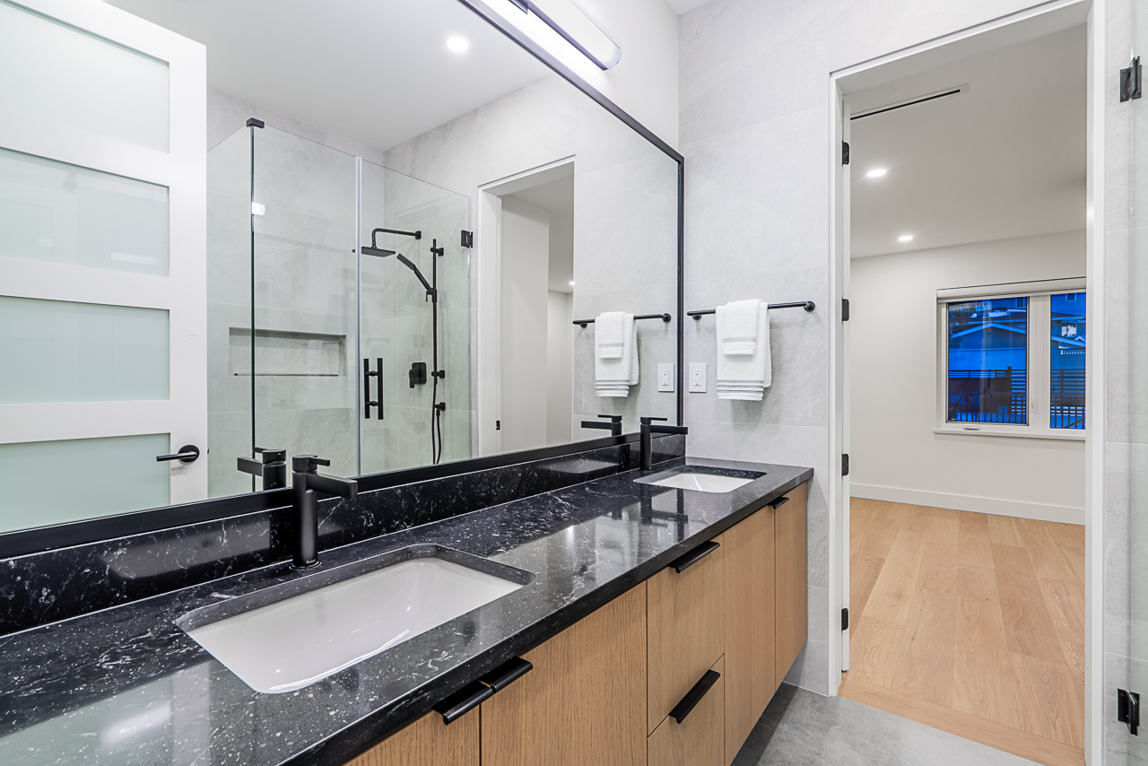 916 Calverhall Street, North Vancouver 28