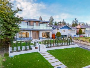 916 Calverhall Street North Vancouver-26