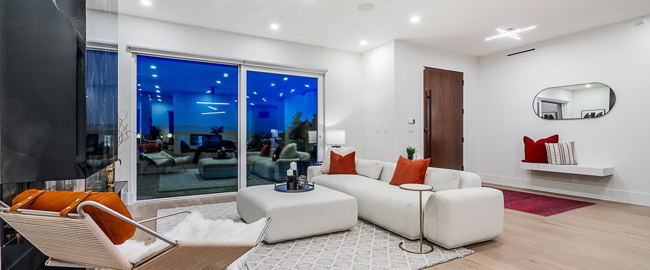 916 Calverhall Street North Vancouver-3