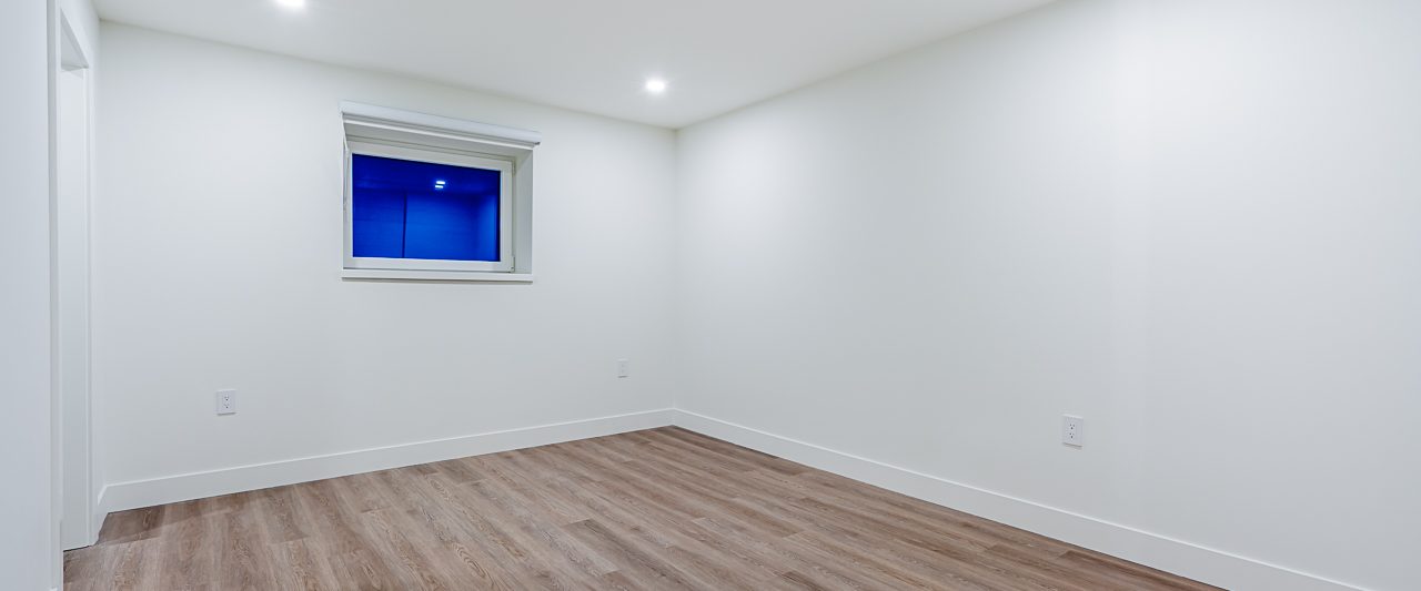 916 Calverhall Street North Vancouver-31