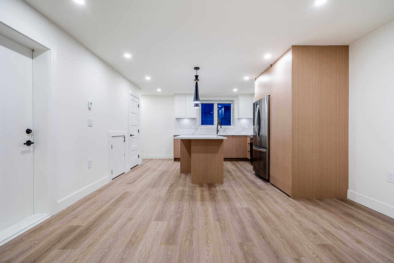 916 Calverhall Street, North Vancouver 35