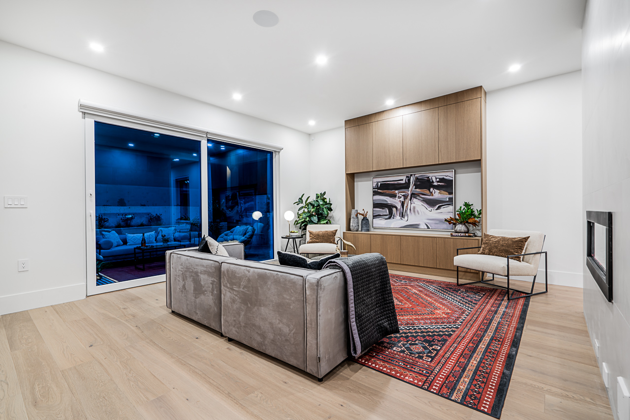 916 Calverhall Street, North Vancouver 8